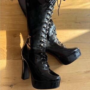 Black Patent Leather Platform Lace-Up Boots Womens 12, Mens 10